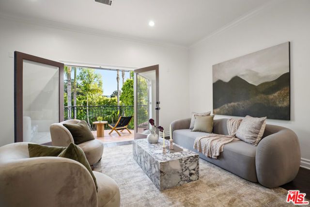 13164 Magnolia Boulevard, Sherman Oaks, CA 91423