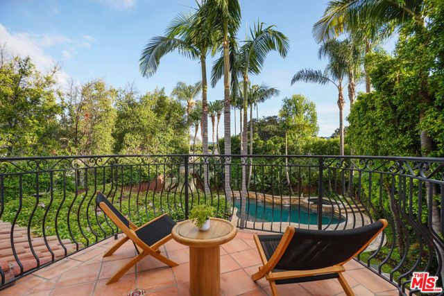 13164 Magnolia Boulevard, Sherman Oaks, CA 91423