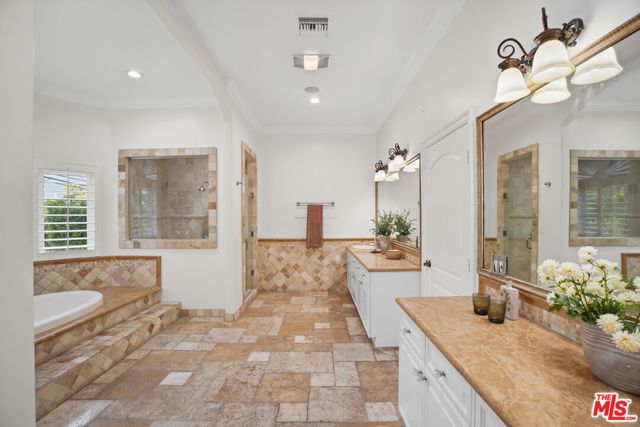 13164 Magnolia Boulevard, Sherman Oaks, CA 91423