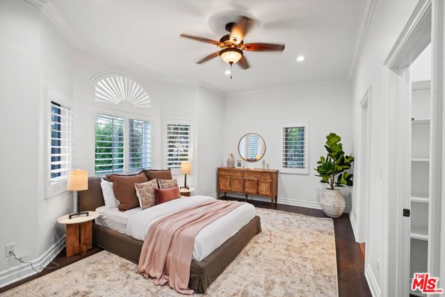 13164 Magnolia Boulevard, Sherman Oaks, CA 91423