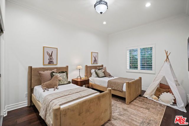 13164 Magnolia Boulevard, Sherman Oaks, CA 91423