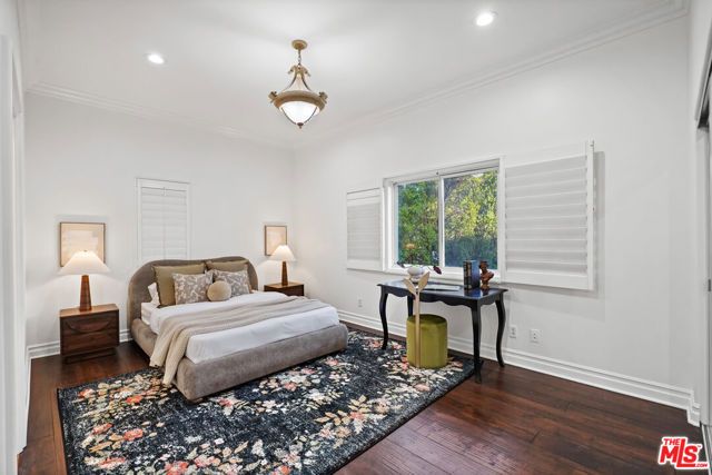 13164 Magnolia Boulevard, Sherman Oaks, CA 91423