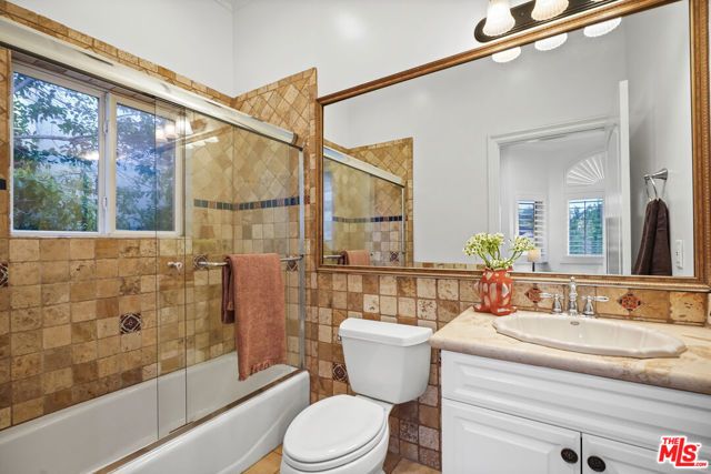 13164 Magnolia Boulevard, Sherman Oaks, CA 91423