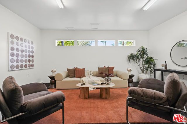 13164 Magnolia Boulevard, Sherman Oaks, CA 91423