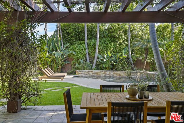 13164 Magnolia Boulevard, Sherman Oaks, CA 91423