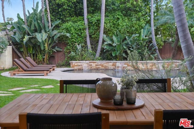 13164 Magnolia Boulevard, Sherman Oaks, CA 91423