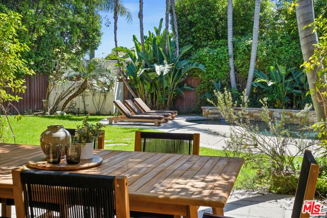 13164 Magnolia Boulevard, Sherman Oaks, CA 91423