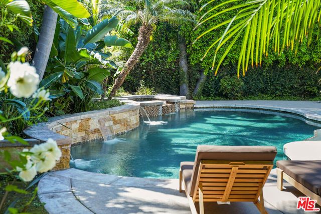 13164 Magnolia Boulevard, Sherman Oaks, CA 91423