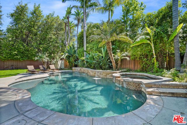 13164 Magnolia Boulevard, Sherman Oaks, CA 91423