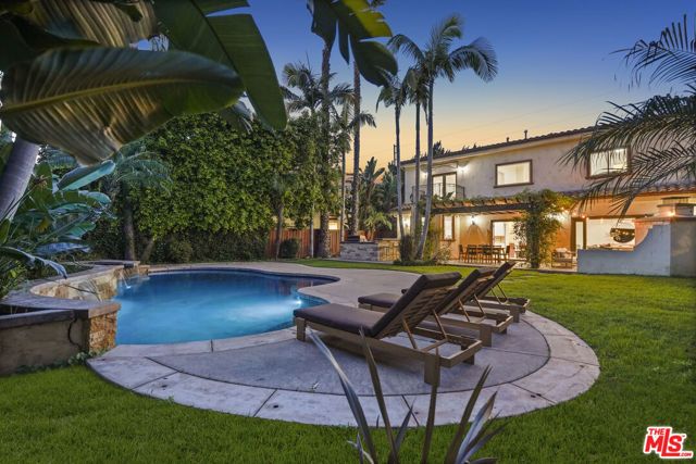 13164 Magnolia Boulevard, Sherman Oaks, CA 91423