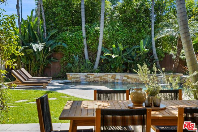 13164 Magnolia Boulevard, Sherman Oaks, CA 91423