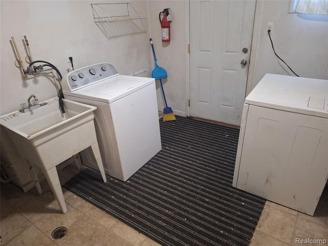 27028 Dartmouth Street, Madison Heights, MI 48071