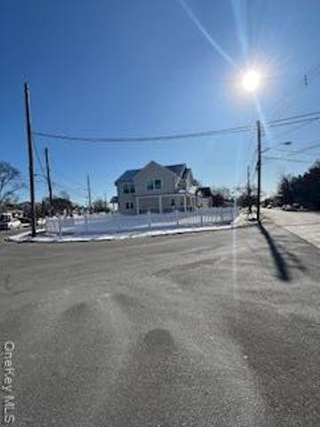 403 S Bayview Avenue, Freeport, NY 11520