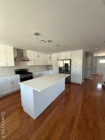 403 S Bayview Avenue, Freeport, NY 11520