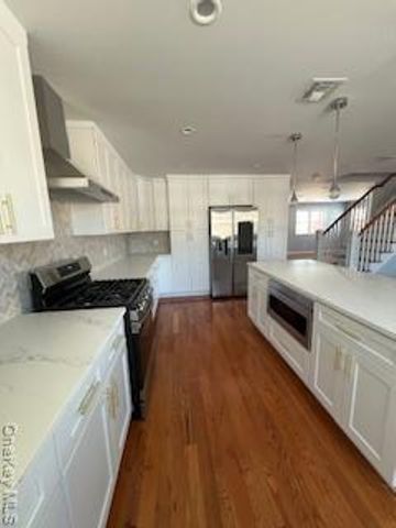 403 S Bayview Avenue, Freeport, NY 11520