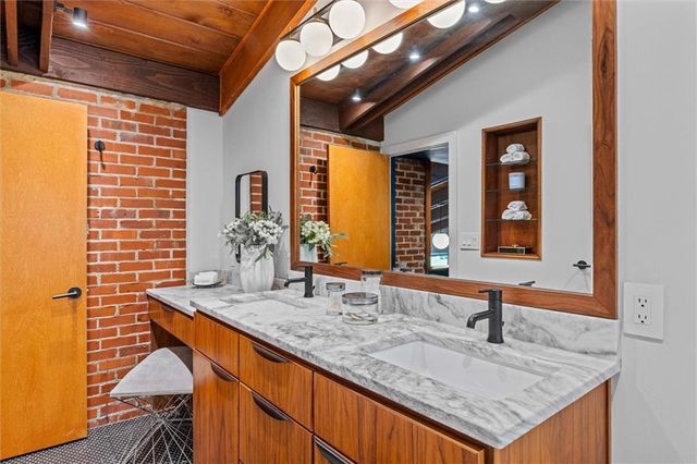 7415 ROSEWOOD Circle, Prairie Village, KS 66208