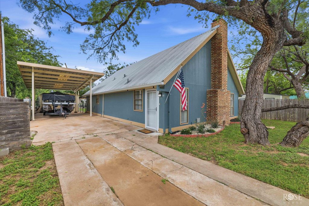 Image 2 of property listing at 2570 Sleepy Hollow Road, San Angelo, TX 76904