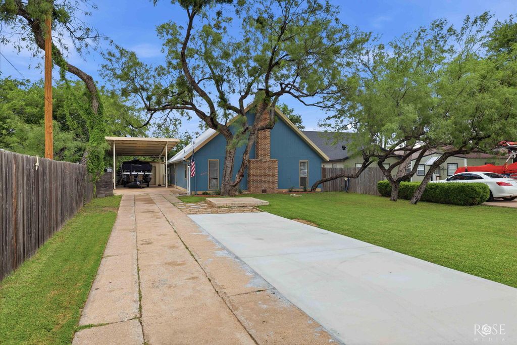Image 4 of property listing at 2570 Sleepy Hollow Road, San Angelo, TX 76904