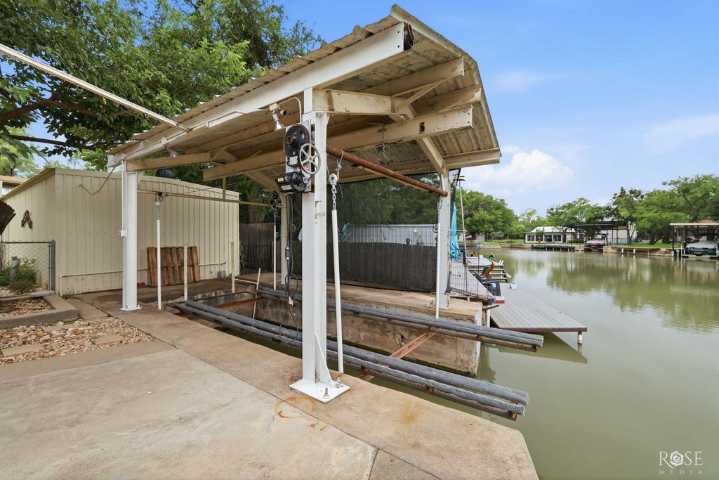 Image 44 of property listing at 2570 Sleepy Hollow Road, San Angelo, TX 76904