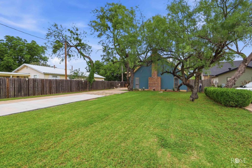 Image 5 of property listing at 2570 Sleepy Hollow Road, San Angelo, TX 76904
