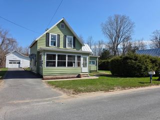 15 River Street, Morrisonville, NY 12962