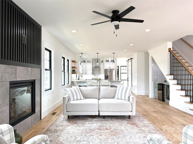 4 S Martha Kate Drive, Hendersonville, NC 28792