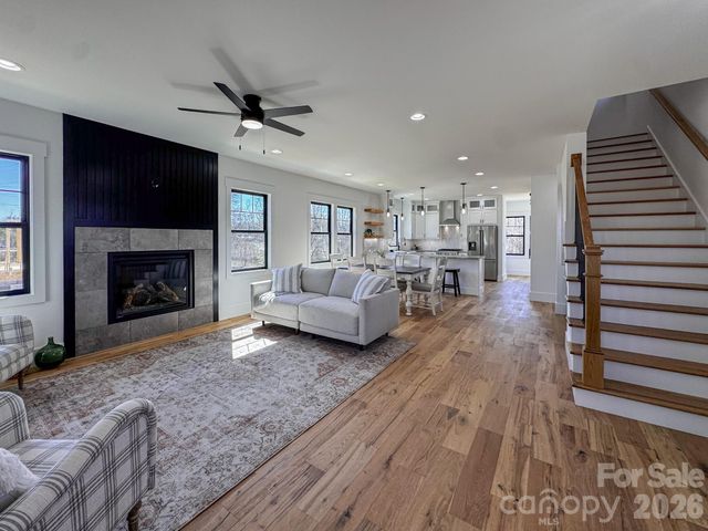 4 S Martha Kate Drive, Hendersonville, NC 28792