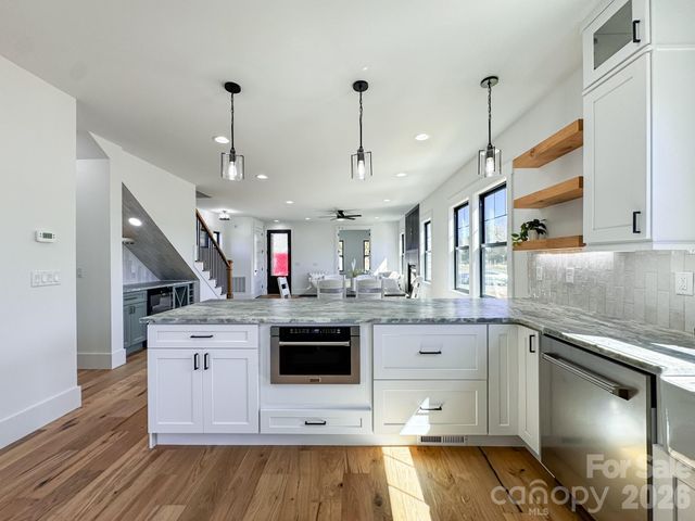 4 S Martha Kate Drive, Hendersonville, NC 28792