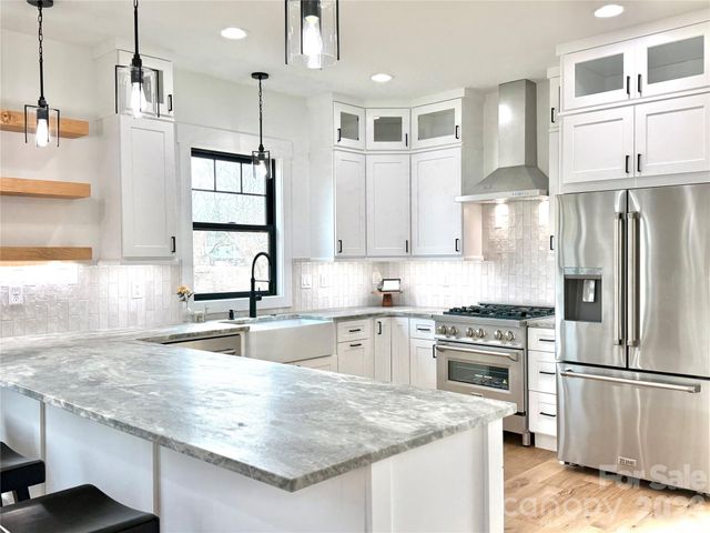 4 S Martha Kate Drive, Hendersonville, NC 28792