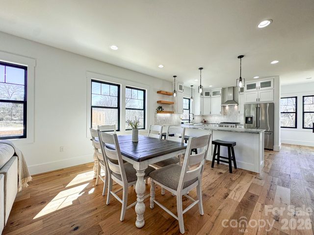 4 S Martha Kate Drive, Hendersonville, NC 28792