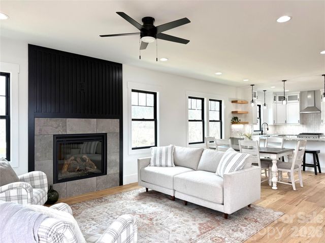 4 S Martha Kate Drive, Hendersonville, NC 28792