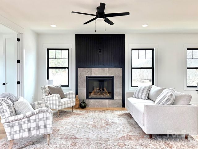 4 S Martha Kate Drive, Hendersonville, NC 28792