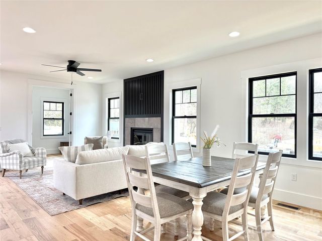 4 S Martha Kate Drive, Hendersonville, NC 28792