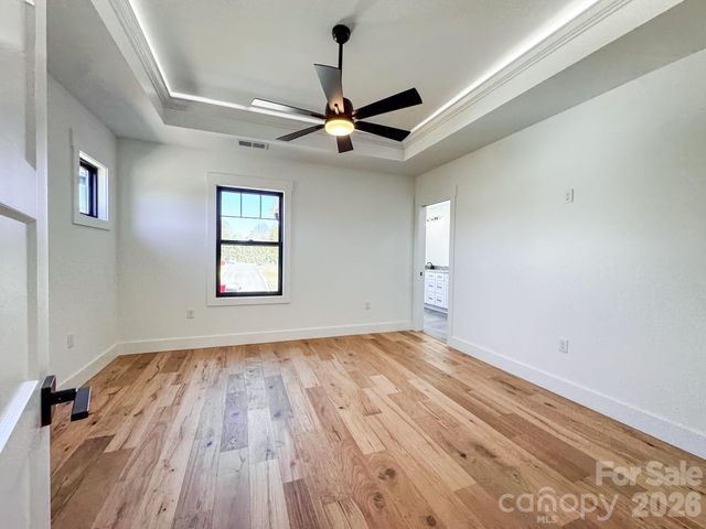 4 S Martha Kate Drive, Hendersonville, NC 28792