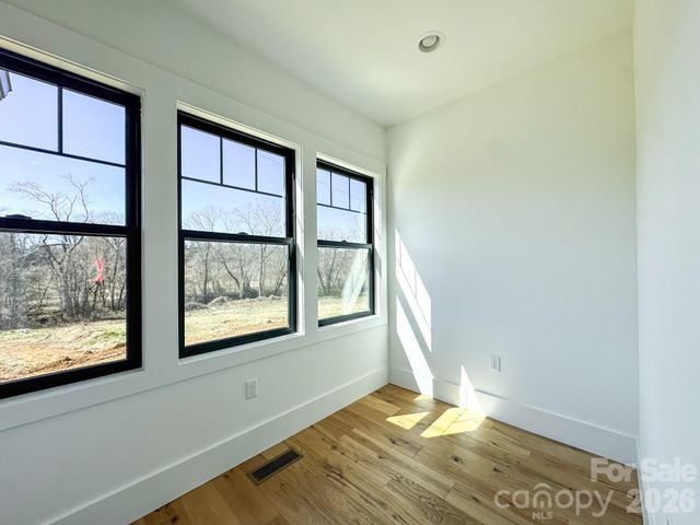 4 S Martha Kate Drive, Hendersonville, NC 28792