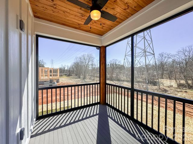 4 S Martha Kate Drive, Hendersonville, NC 28792