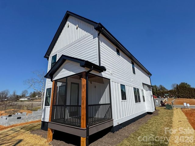 4 S Martha Kate Drive, Hendersonville, NC 28792