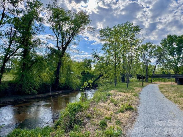 4 S Martha Kate Drive, Hendersonville, NC 28792