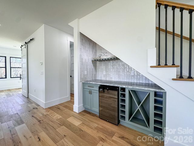 4 S Martha Kate Drive, Hendersonville, NC 28792