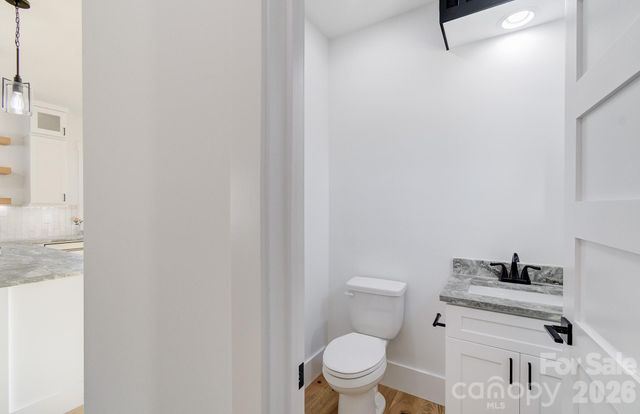 4 S Martha Kate Drive, Hendersonville, NC 28792