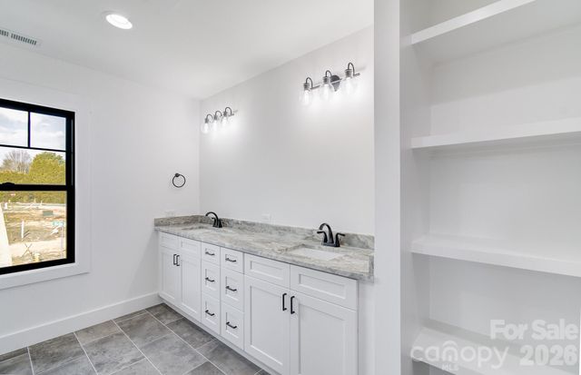 4 S Martha Kate Drive, Hendersonville, NC 28792