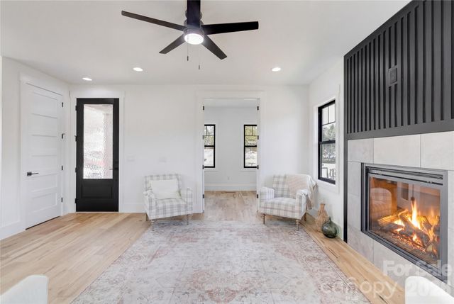 4 S Martha Kate Drive, Hendersonville, NC 28792