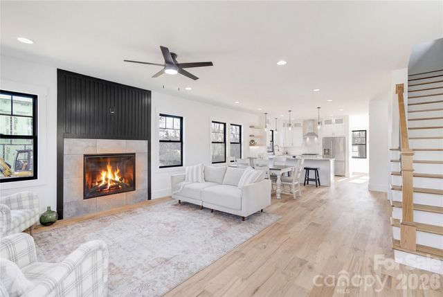 4 S Martha Kate Drive, Hendersonville, NC 28792