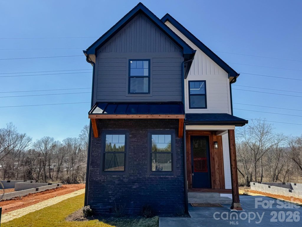 4 S Martha Kate Drive, Hendersonville, NC 28792