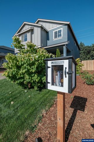 2952 Christina St NW, Salem, OR 97304
