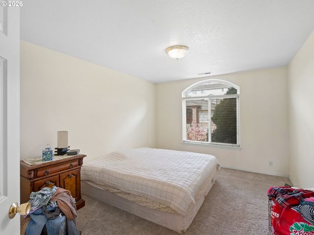 15348 Se HENDERSON Way, Portland, OR 97236