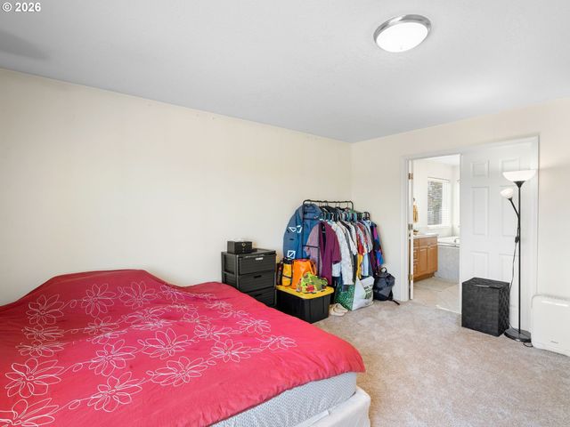 15348 Se HENDERSON Way, Portland, OR 97236