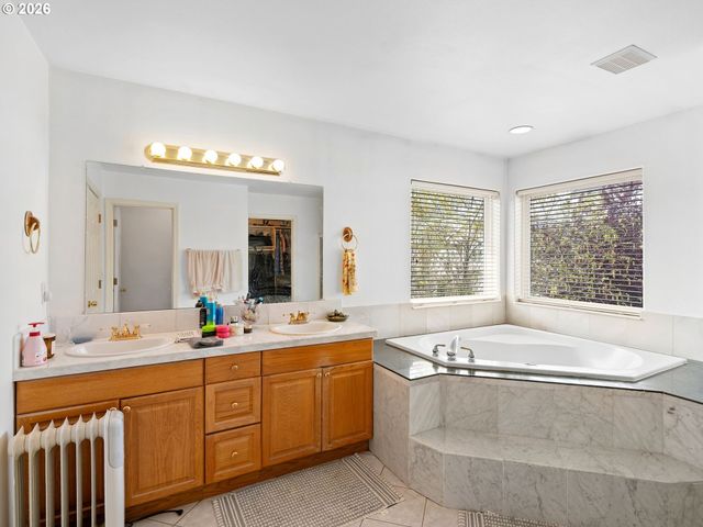 15348 Se HENDERSON Way, Portland, OR 97236