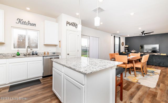 3607 Chaparral Ct, Louisville, KY 40229