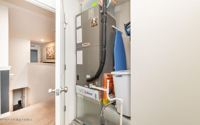 3607 Chaparral Ct, Louisville, KY 40229